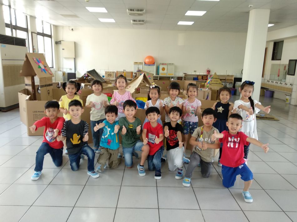 文件 : <FONT COLOR='red'>(108.10.24)主題【紙箱大迷宮】.JPG</FONT> <BR> 尺寸 : <FONT COLOR='blue'>950 × 712</FONT> 圖元 <BR> 格式 : <FONT COLOR='green'>jpg</FONT> <BR> 大小 : <FONT COLOR='green'> -- </FONT> KB