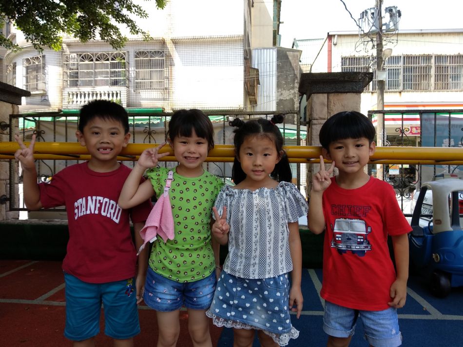 文件 : <FONT COLOR='red'>(108.09.02)校園生活照-16.JPG</FONT> <BR> 尺寸 : <FONT COLOR='blue'>950 × 712</FONT> 圖元 <BR> 格式 : <FONT COLOR='green'>jpg</FONT> <BR> 大小 : <FONT COLOR='green'> -- </FONT> KB