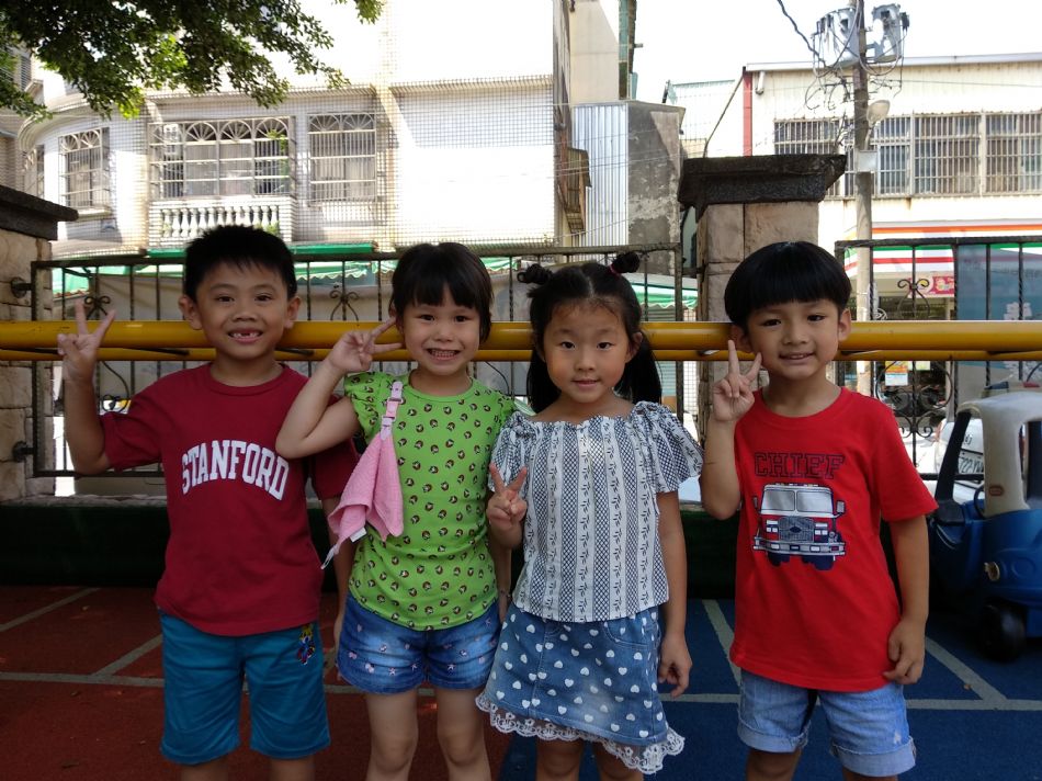 文件 : <FONT COLOR='red'>(108.09.02)校園生活照-4.JPG</FONT> <BR> 尺寸 : <FONT COLOR='blue'>950 × 712</FONT> 圖元 <BR> 格式 : <FONT COLOR='green'>jpg</FONT> <BR> 大小 : <FONT COLOR='green'> -- </FONT> KB