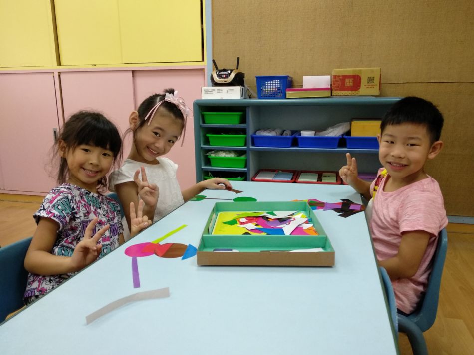 文件 : <FONT COLOR='red'>(108.08.27)馬蒂斯爺爺的抽像畫-4.JPG</FONT> <BR> 尺寸 : <FONT COLOR='blue'>950 × 712</FONT> 圖元 <BR> 格式 : <FONT COLOR='green'>jpg</FONT> <BR> 大小 : <FONT COLOR='green'> -- </FONT> KB