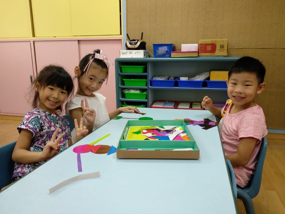 文件 : <FONT COLOR='red'>(108.08.27)馬蒂斯爺爺的抽像畫-6.JPG</FONT> <BR> 尺寸 : <FONT COLOR='blue'>950 × 712</FONT> 圖元 <BR> 格式 : <FONT COLOR='green'>jpg</FONT> <BR> 大小 : <FONT COLOR='green'> -- </FONT> KB