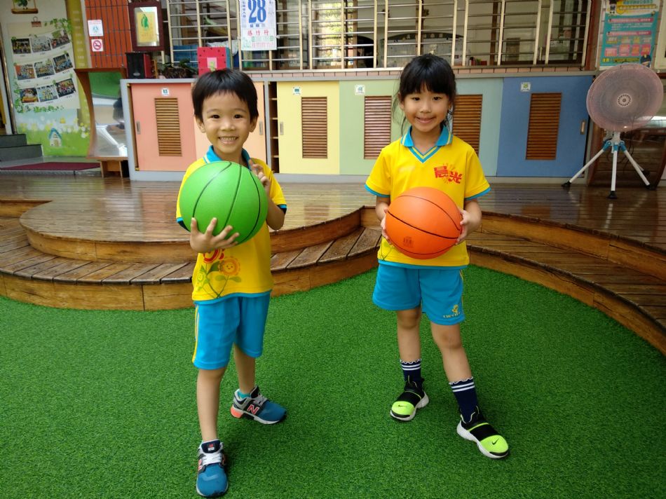 文件 : <FONT COLOR='red'>(108.08.28)體能課.JPG</FONT> <BR> 尺寸 : <FONT COLOR='blue'>950 × 712</FONT> 圖元 <BR> 格式 : <FONT COLOR='green'>jpg</FONT> <BR> 大小 : <FONT COLOR='green'> -- </FONT> KB