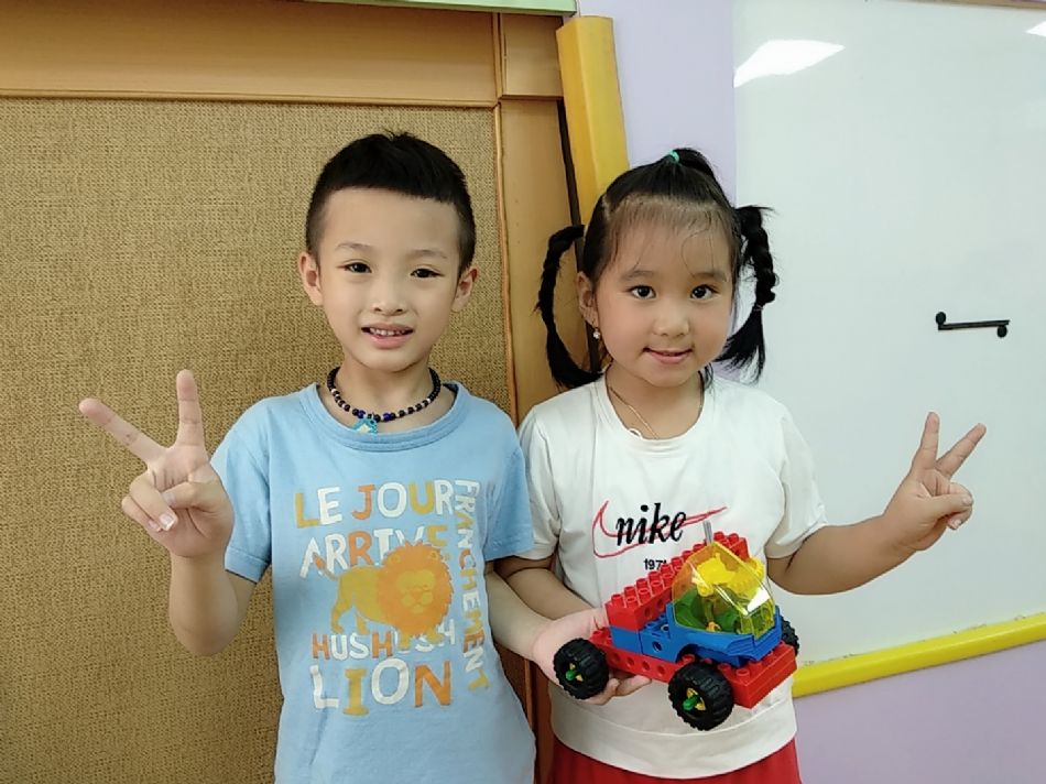 文件 : <FONT COLOR='red'>(109.05.08)樂高【掃地車】.JPG</FONT> <BR> 尺寸 : <FONT COLOR='blue'>950 × 712</FONT> 圖元 <BR> 格式 : <FONT COLOR='green'>jpg</FONT> <BR> 大小 : <FONT COLOR='green'> -- </FONT> KB