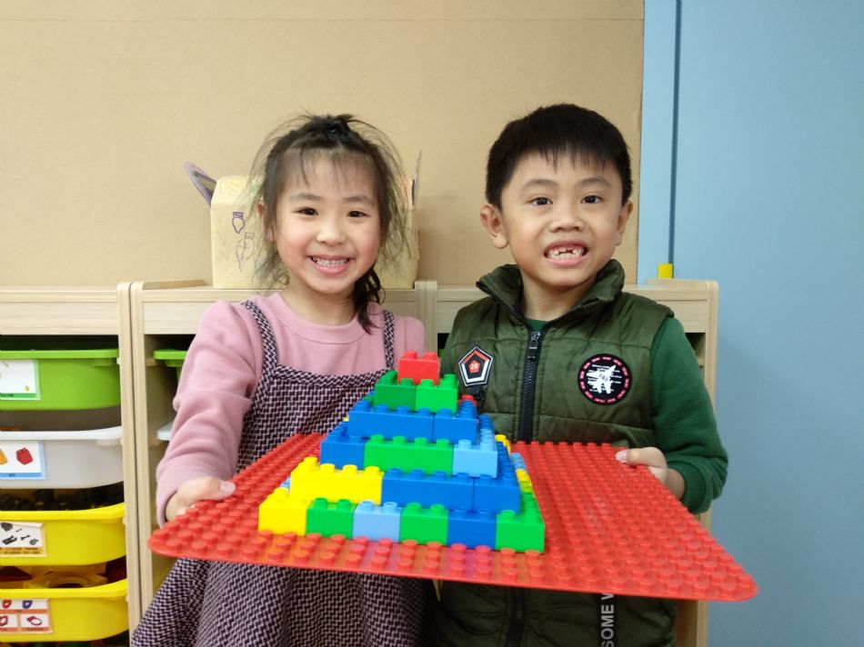 文件 : <FONT COLOR='red'>(109.02.26)樂高積木【金字塔】-3.JPG</FONT> <BR> 尺寸 : <FONT COLOR='blue'>950 × 712</FONT> 圖元 <BR> 格式 : <FONT COLOR='green'>jpg</FONT> <BR> 大小 : <FONT COLOR='green'> -- </FONT> KB