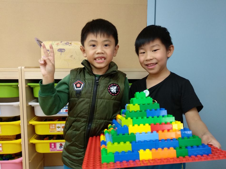 文件 : <FONT COLOR='red'>(109.02.26)樂高積木【金字塔】-7.JPG</FONT> <BR> 尺寸 : <FONT COLOR='blue'>950 × 712</FONT> 圖元 <BR> 格式 : <FONT COLOR='green'>jpg</FONT> <BR> 大小 : <FONT COLOR='green'> -- </FONT> KB