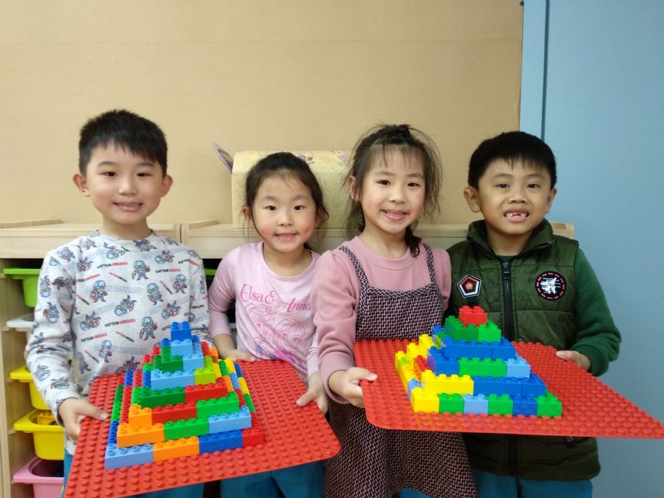 文件 : <FONT COLOR='red'>(109.02.26)樂高積木【金字塔】.JPG</FONT> <BR> 尺寸 : <FONT COLOR='blue'>950 × 712</FONT> 圖元 <BR> 格式 : <FONT COLOR='green'>jpg</FONT> <BR> 大小 : <FONT COLOR='green'> -- </FONT> KB