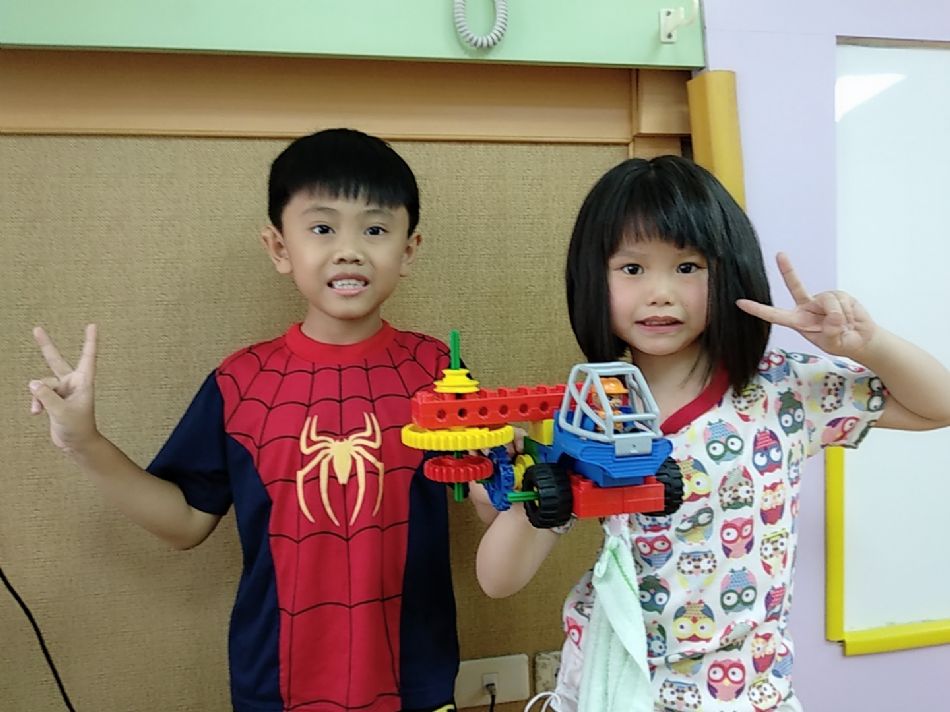 文件 : <FONT COLOR='red'>(109.05.08)樂高【掃地車】-1.JPG</FONT> <BR> 尺寸 : <FONT COLOR='blue'>950 × 712</FONT> 圖元 <BR> 格式 : <FONT COLOR='green'>jpg</FONT> <BR> 大小 : <FONT COLOR='green'> -- </FONT> KB