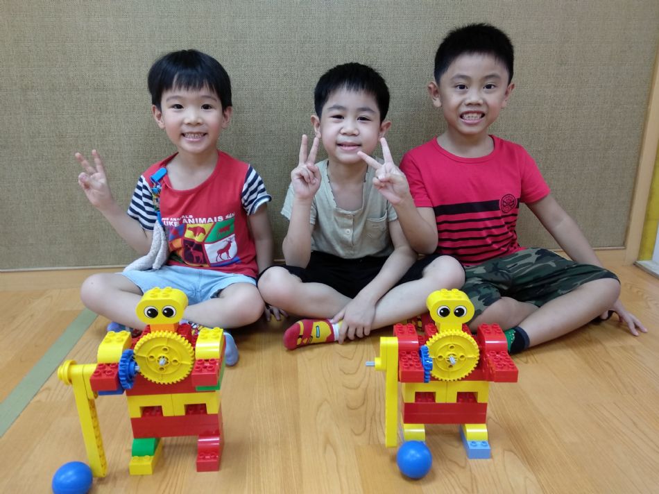 文件 : <FONT COLOR='red'>(109.05.15)樂高【曲棍球員】.JPG</FONT> <BR> 尺寸 : <FONT COLOR='blue'>950 × 712</FONT> 圖元 <BR> 格式 : <FONT COLOR='green'>jpg</FONT> <BR> 大小 : <FONT COLOR='green'> -- </FONT> KB