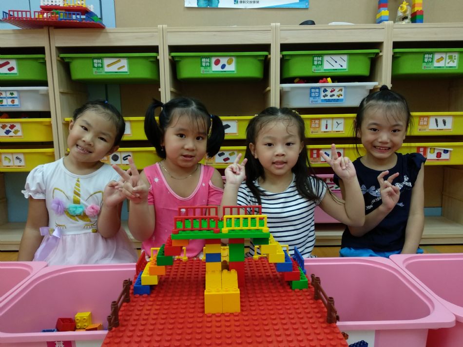 文件 : <FONT COLOR='red'>(108.09.12)樂高積木【天橋】-1.JPG</FONT> <BR> 尺寸 : <FONT COLOR='blue'>950 × 712</FONT> 圖元 <BR> 格式 : <FONT COLOR='green'>jpg</FONT> <BR> 大小 : <FONT COLOR='green'> -- </FONT> KB