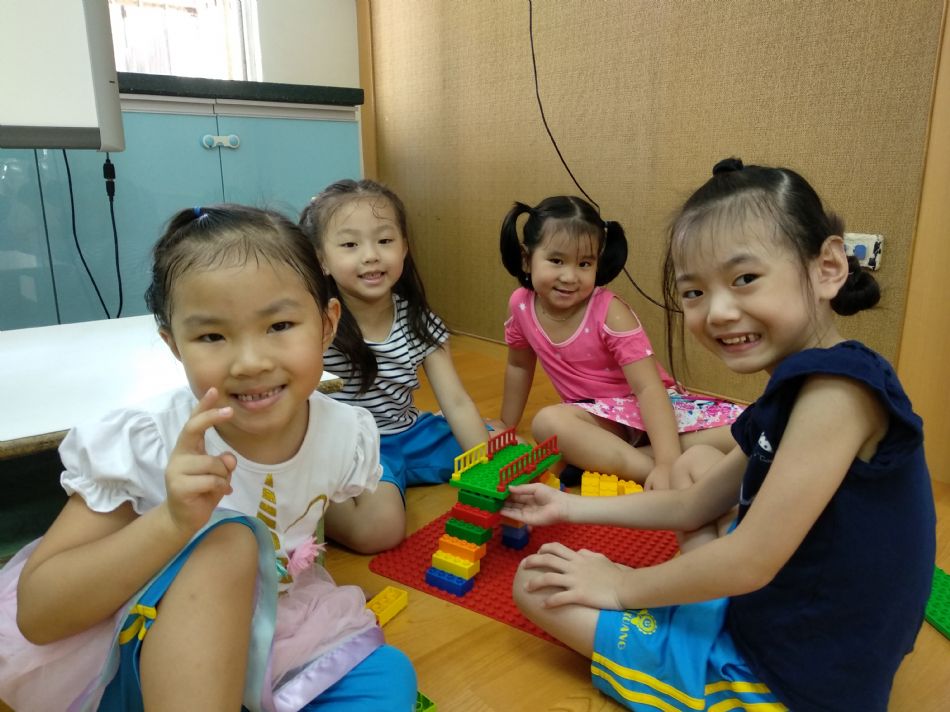 文件 : <FONT COLOR='red'>(108.09.12)樂高積木【天橋】-3.JPG</FONT> <BR> 尺寸 : <FONT COLOR='blue'>950 × 712</FONT> 圖元 <BR> 格式 : <FONT COLOR='green'>jpg</FONT> <BR> 大小 : <FONT COLOR='green'> -- </FONT> KB