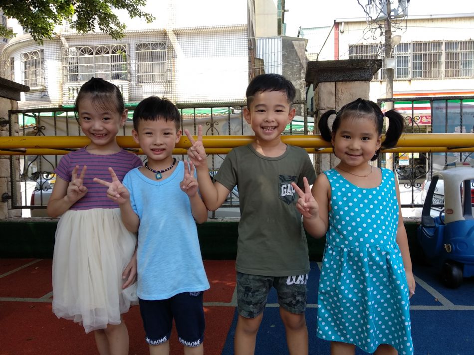 文件 : <FONT COLOR='red'>(108.09.02)校園生活照-10.JPG</FONT> <BR> 尺寸 : <FONT COLOR='blue'>950 × 712</FONT> 圖元 <BR> 格式 : <FONT COLOR='green'>jpg</FONT> <BR> 大小 : <FONT COLOR='green'> -- </FONT> KB