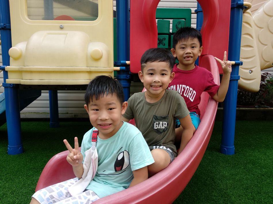 文件 : <FONT COLOR='red'>(108.09.02)校園生活照-12.JPG</FONT> <BR> 尺寸 : <FONT COLOR='blue'>950 × 712</FONT> 圖元 <BR> 格式 : <FONT COLOR='green'>jpg</FONT> <BR> 大小 : <FONT COLOR='green'> -- </FONT> KB