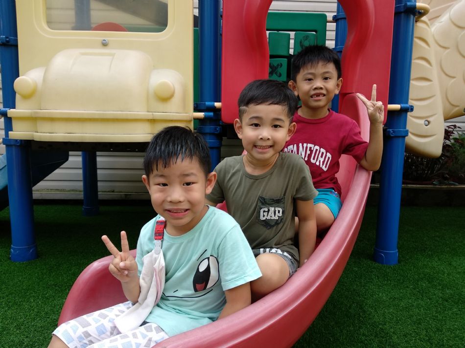 文件 : <FONT COLOR='red'>(108.09.02)校園生活照-4.JPG</FONT> <BR> 尺寸 : <FONT COLOR='blue'>950 × 712</FONT> 圖元 <BR> 格式 : <FONT COLOR='green'>jpg</FONT> <BR> 大小 : <FONT COLOR='green'> -- </FONT> KB