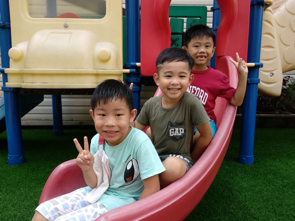 文件 : <FONT COLOR='red'>(108.09.02)校園生活照-5.JPG</FONT> <BR> 尺寸 : <FONT COLOR='blue'>950 × 712</FONT> 圖元 <BR> 格式 : <FONT COLOR='green'>jpg</FONT> <BR> 大小 : <FONT COLOR='green'> -- </FONT> KB