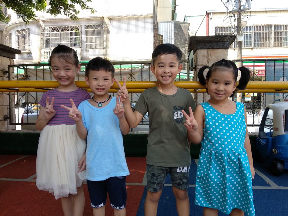 文件 : <FONT COLOR='red'>(108.09.02)校園生活照-9.JPG</FONT> <BR> 尺寸 : <FONT COLOR='blue'>950 × 712</FONT> 圖元 <BR> 格式 : <FONT COLOR='green'>jpg</FONT> <BR> 大小 : <FONT COLOR='green'> -- </FONT> KB