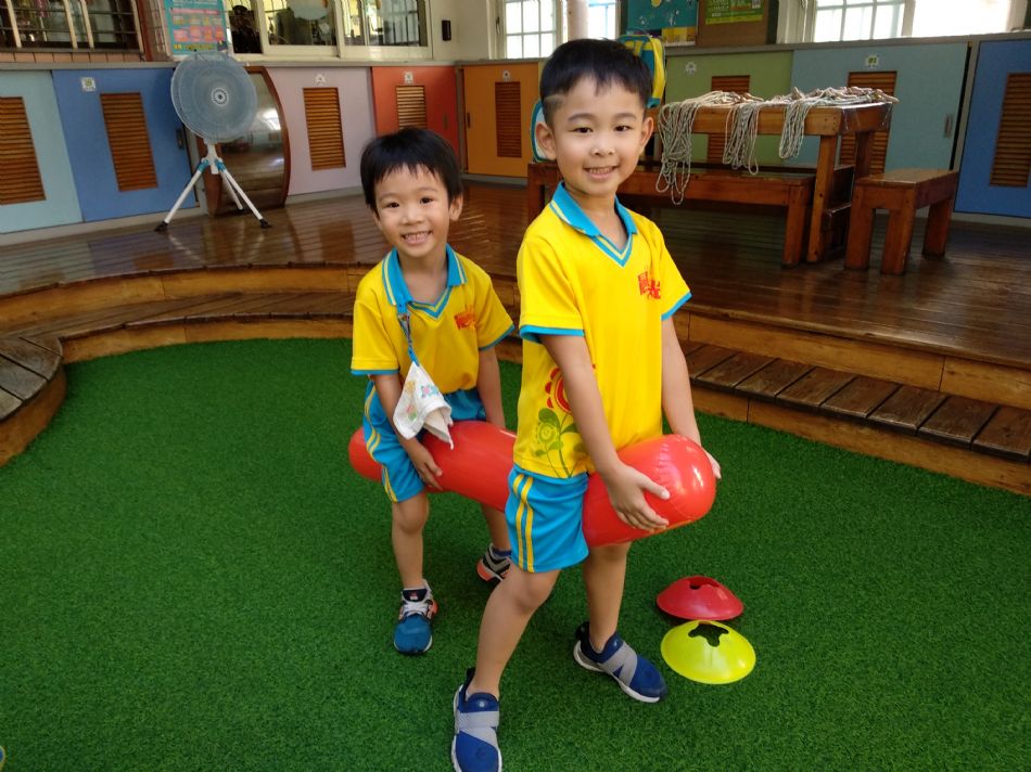 文件 : <FONT COLOR='red'>(108.09.04)體能課-1.JPG</FONT> <BR> 尺寸 : <FONT COLOR='blue'>950 × 712</FONT> 圖元 <BR> 格式 : <FONT COLOR='green'>jpg</FONT> <BR> 大小 : <FONT COLOR='green'> -- </FONT> KB