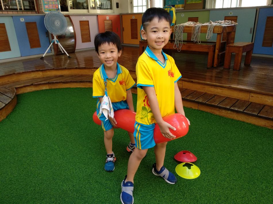 文件 : <FONT COLOR='red'>(108.09.04)體能課-2.JPG</FONT> <BR> 尺寸 : <FONT COLOR='blue'>950 × 712</FONT> 圖元 <BR> 格式 : <FONT COLOR='green'>jpg</FONT> <BR> 大小 : <FONT COLOR='green'> -- </FONT> KB