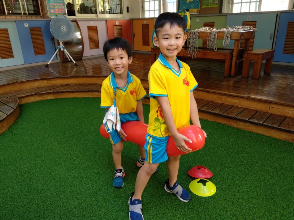 文件 : <FONT COLOR='red'>(108.09.04)體能課-3.JPG</FONT> <BR> 尺寸 : <FONT COLOR='blue'>950 × 712</FONT> 圖元 <BR> 格式 : <FONT COLOR='green'>jpg</FONT> <BR> 大小 : <FONT COLOR='green'> -- </FONT> KB