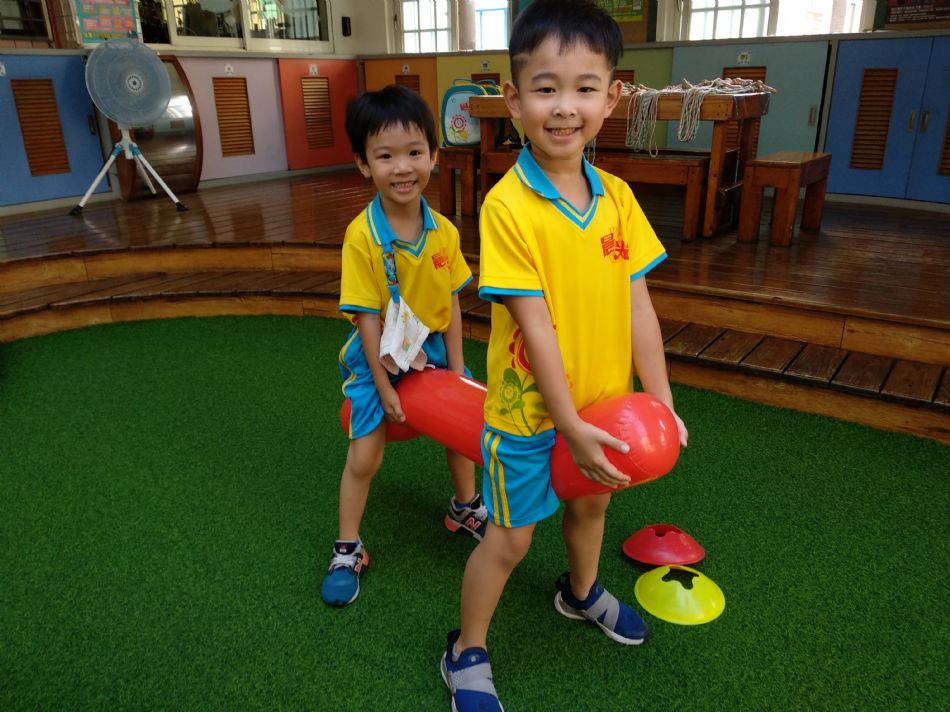 文件 : <FONT COLOR='red'>(108.09.04)體能課-4.JPG</FONT> <BR> 尺寸 : <FONT COLOR='blue'>950 × 712</FONT> 圖元 <BR> 格式 : <FONT COLOR='green'>jpg</FONT> <BR> 大小 : <FONT COLOR='green'> -- </FONT> KB