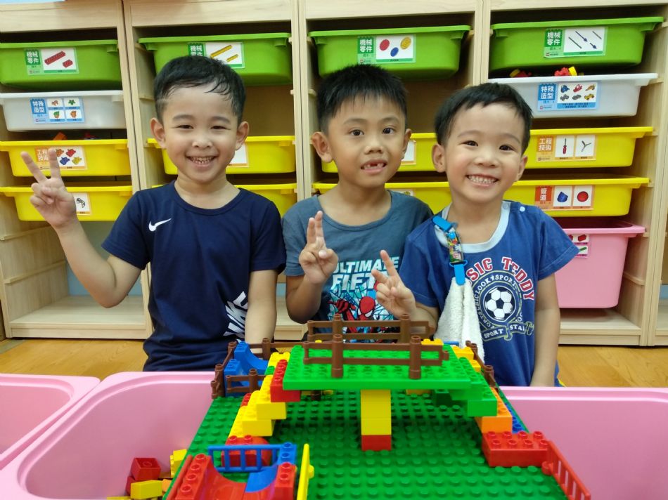 文件 : <FONT COLOR='red'>(108.09.12)樂高積木【天橋】-1.JPG</FONT> <BR> 尺寸 : <FONT COLOR='blue'>950 × 712</FONT> 圖元 <BR> 格式 : <FONT COLOR='green'>jpg</FONT> <BR> 大小 : <FONT COLOR='green'> -- </FONT> KB