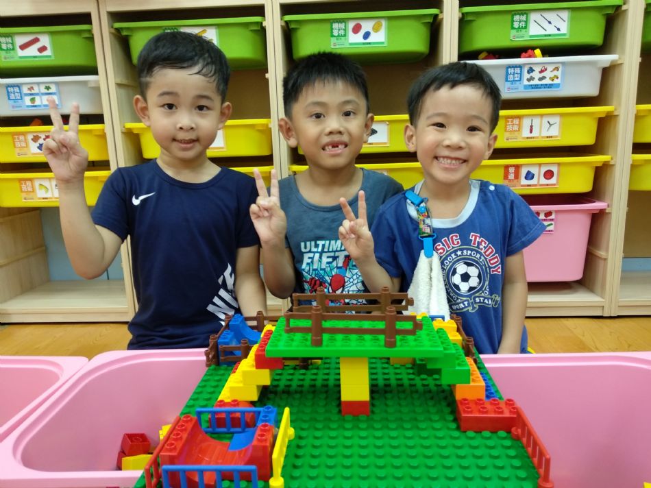 文件 : <FONT COLOR='red'>(108.09.12)樂高積木【天橋】-4.JPG</FONT> <BR> 尺寸 : <FONT COLOR='blue'>950 × 712</FONT> 圖元 <BR> 格式 : <FONT COLOR='green'>jpg</FONT> <BR> 大小 : <FONT COLOR='green'> -- </FONT> KB