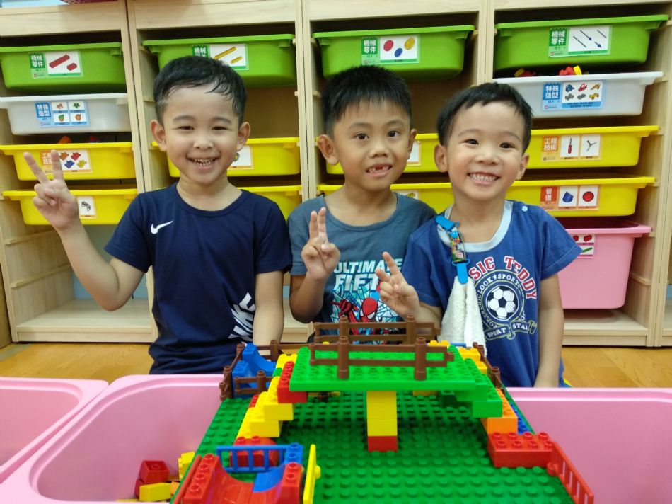 文件 : <FONT COLOR='red'>(108.09.12)樂高積木【天橋】-5.JPG</FONT> <BR> 尺寸 : <FONT COLOR='blue'>950 × 712</FONT> 圖元 <BR> 格式 : <FONT COLOR='green'>jpg</FONT> <BR> 大小 : <FONT COLOR='green'> -- </FONT> KB