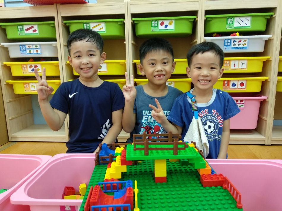 文件 : <FONT COLOR='red'>(108.09.12)樂高積木【天橋】-7.JPG</FONT> <BR> 尺寸 : <FONT COLOR='blue'>950 × 712</FONT> 圖元 <BR> 格式 : <FONT COLOR='green'>jpg</FONT> <BR> 大小 : <FONT COLOR='green'> -- </FONT> KB