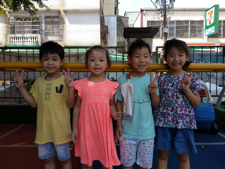 文件 : <FONT COLOR='red'>(108.09.02)校園生活照-10.JPG</FONT> <BR> 尺寸 : <FONT COLOR='blue'>950 × 712</FONT> 圖元 <BR> 格式 : <FONT COLOR='green'>jpg</FONT> <BR> 大小 : <FONT COLOR='green'> -- </FONT> KB