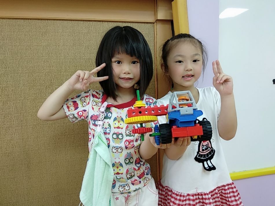 文件 : <FONT COLOR='red'>(109.05.08)樂高【掃地車】-1.JPG</FONT> <BR> 尺寸 : <FONT COLOR='blue'>950 × 712</FONT> 圖元 <BR> 格式 : <FONT COLOR='green'>jpg</FONT> <BR> 大小 : <FONT COLOR='green'> -- </FONT> KB