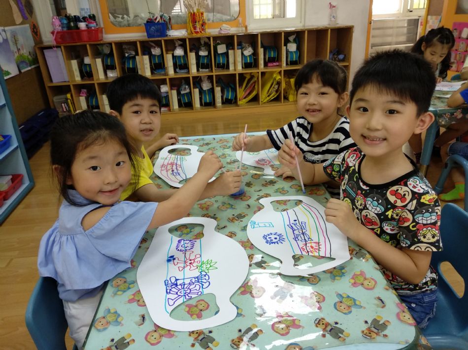 文件 : <FONT COLOR='red'>(109.05.26)泡泡畫-1.JPG</FONT> <BR> 尺寸 : <FONT COLOR='blue'>950 × 712</FONT> 圖元 <BR> 格式 : <FONT COLOR='green'>jpg</FONT> <BR> 大小 : <FONT COLOR='green'> -- </FONT> KB