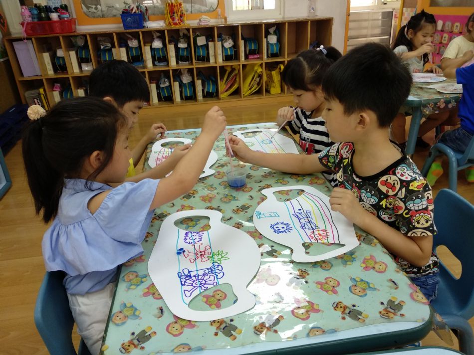 文件 : <FONT COLOR='red'>(109.05.26)泡泡畫-2.JPG</FONT> <BR> 尺寸 : <FONT COLOR='blue'>950 × 712</FONT> 圖元 <BR> 格式 : <FONT COLOR='green'>jpg</FONT> <BR> 大小 : <FONT COLOR='green'> -- </FONT> KB