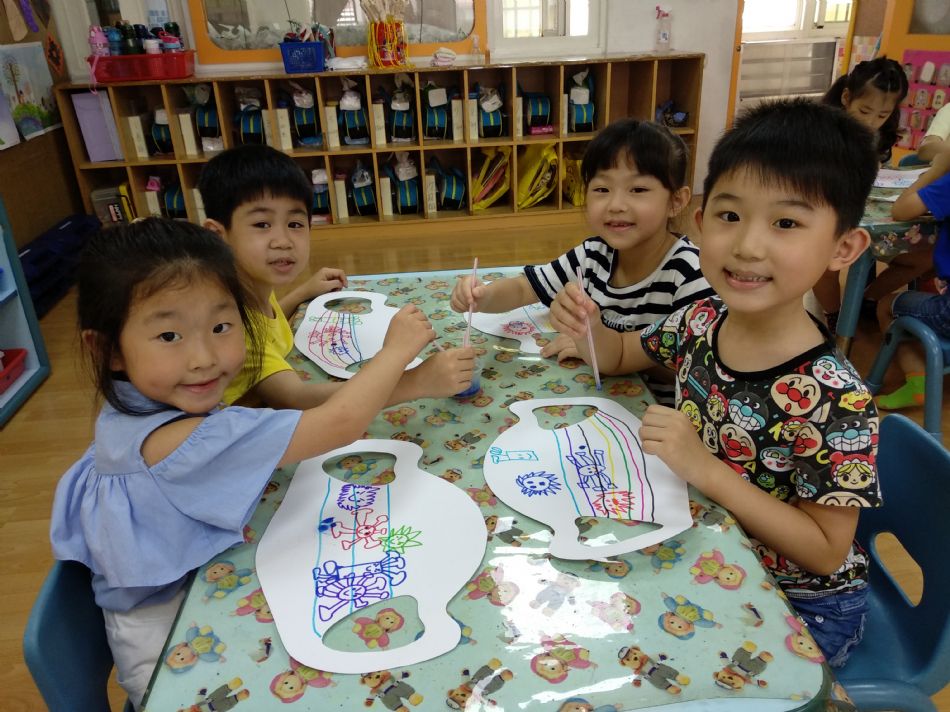 文件 : <FONT COLOR='red'>(109.05.26)泡泡畫-3.JPG</FONT> <BR> 尺寸 : <FONT COLOR='blue'>950 × 712</FONT> 圖元 <BR> 格式 : <FONT COLOR='green'>jpg</FONT> <BR> 大小 : <FONT COLOR='green'> -- </FONT> KB