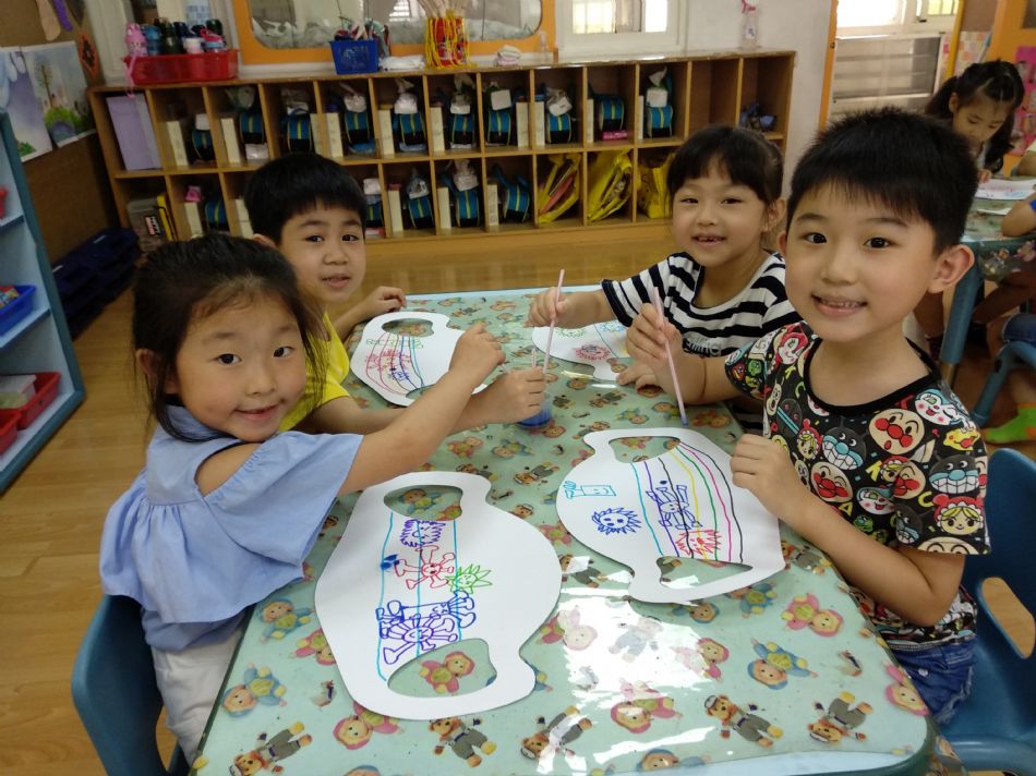 文件 : <FONT COLOR='red'>(109.05.26)泡泡畫-5.JPG</FONT> <BR> 尺寸 : <FONT COLOR='blue'>950 × 712</FONT> 圖元 <BR> 格式 : <FONT COLOR='green'>jpg</FONT> <BR> 大小 : <FONT COLOR='green'> -- </FONT> KB