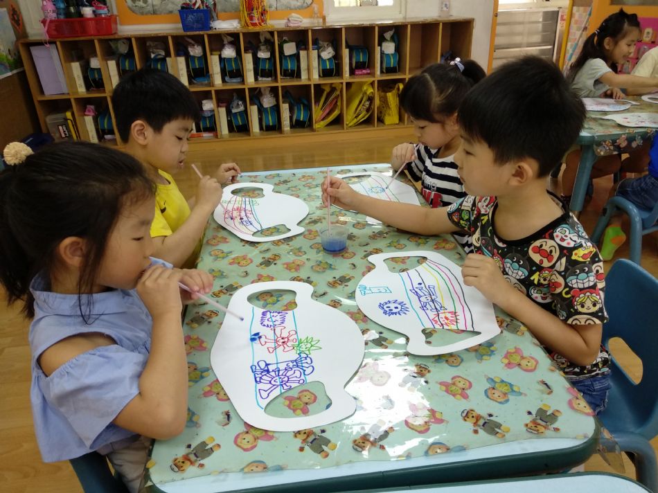 文件 : <FONT COLOR='red'>(109.05.26)泡泡畫-6.JPG</FONT> <BR> 尺寸 : <FONT COLOR='blue'>950 × 712</FONT> 圖元 <BR> 格式 : <FONT COLOR='green'>jpg</FONT> <BR> 大小 : <FONT COLOR='green'> -- </FONT> KB