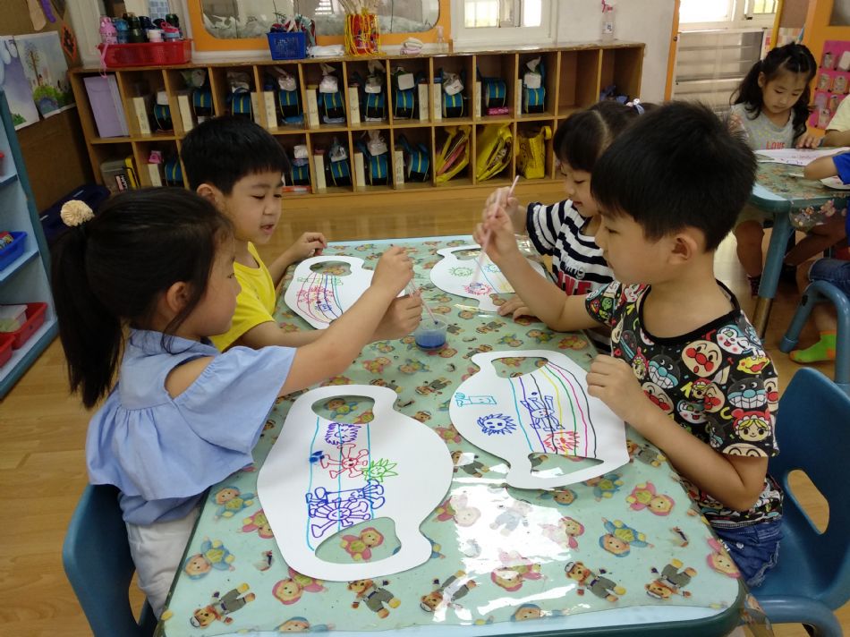 文件 : <FONT COLOR='red'>(109.05.26)泡泡畫.JPG</FONT> <BR> 尺寸 : <FONT COLOR='blue'>950 × 712</FONT> 圖元 <BR> 格式 : <FONT COLOR='green'>jpg</FONT> <BR> 大小 : <FONT COLOR='green'> -- </FONT> KB