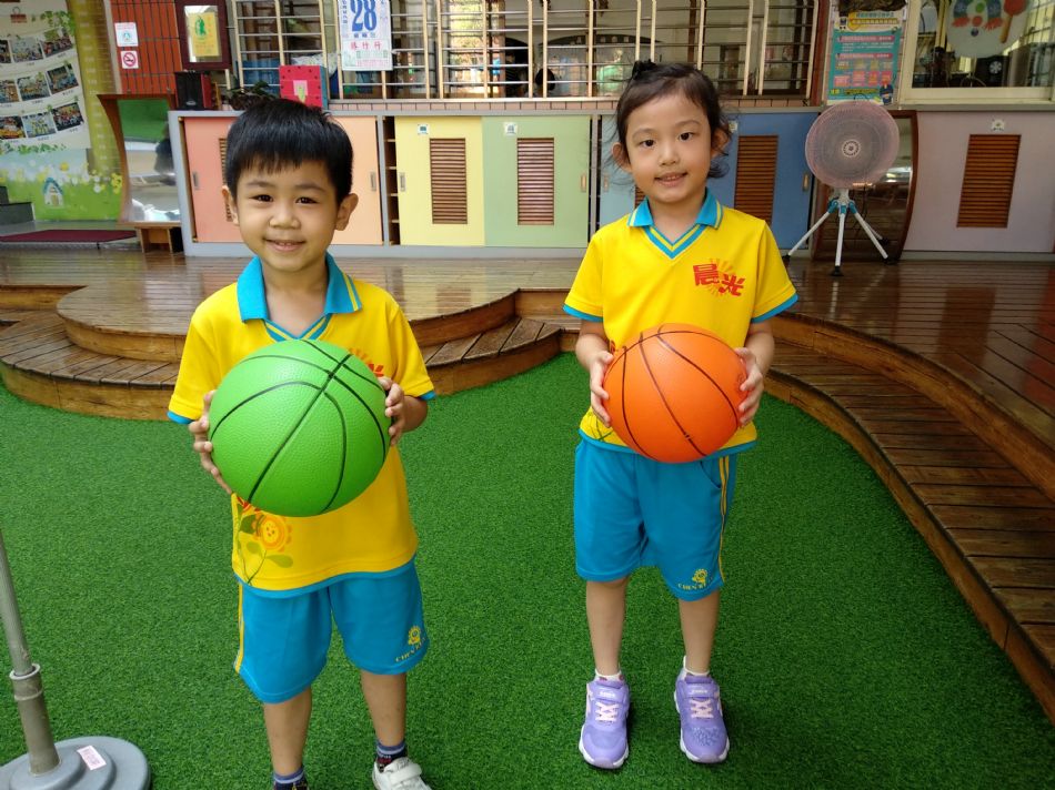 文件 : <FONT COLOR='red'>(108.08.28)體能課-1.JPG</FONT> <BR> 尺寸 : <FONT COLOR='blue'>950 × 712</FONT> 圖元 <BR> 格式 : <FONT COLOR='green'>jpg</FONT> <BR> 大小 : <FONT COLOR='green'> -- </FONT> KB