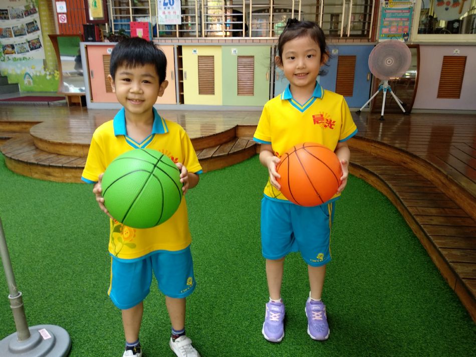 文件 : <FONT COLOR='red'>(108.08.28)體能課.JPG</FONT> <BR> 尺寸 : <FONT COLOR='blue'>950 × 712</FONT> 圖元 <BR> 格式 : <FONT COLOR='green'>jpg</FONT> <BR> 大小 : <FONT COLOR='green'> -- </FONT> KB