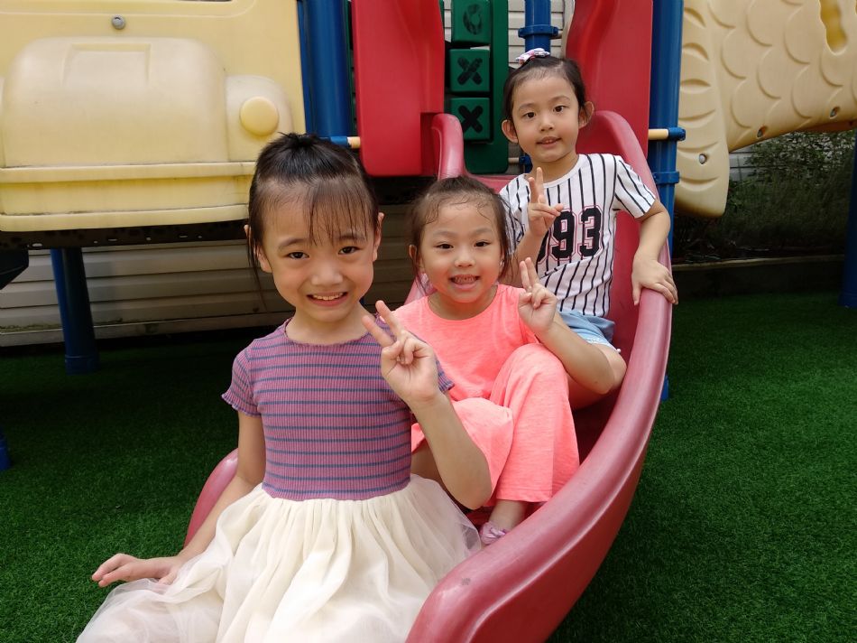 文件 : <FONT COLOR='red'>(108.09.02)校園生活照-3.JPG</FONT> <BR> 尺寸 : <FONT COLOR='blue'>950 × 712</FONT> 圖元 <BR> 格式 : <FONT COLOR='green'>jpg</FONT> <BR> 大小 : <FONT COLOR='green'> -- </FONT> KB