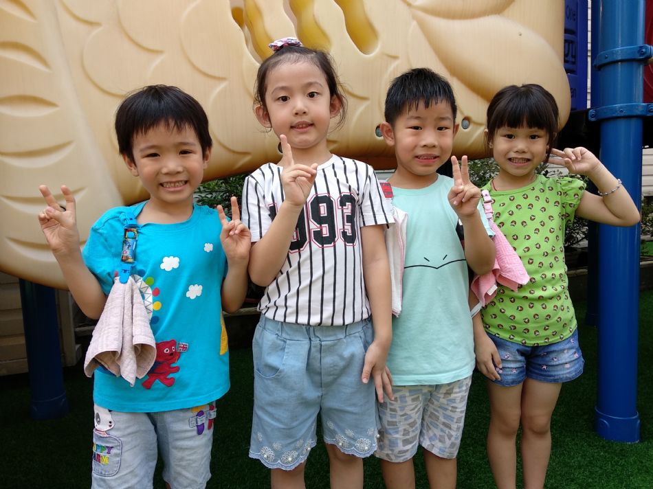 文件 : <FONT COLOR='red'>(108.09.02)校園生活照-5.JPG</FONT> <BR> 尺寸 : <FONT COLOR='blue'>950 × 712</FONT> 圖元 <BR> 格式 : <FONT COLOR='green'>jpg</FONT> <BR> 大小 : <FONT COLOR='green'> -- </FONT> KB