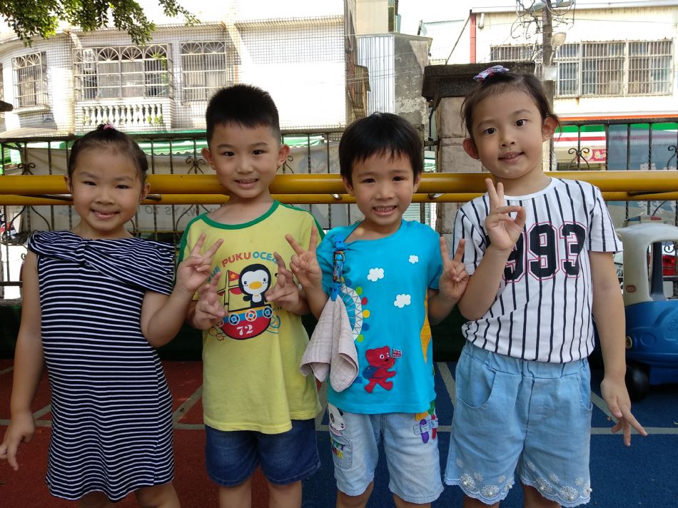 文件 : <FONT COLOR='red'>(108.09.02)校園生活照.JPG</FONT> <BR> 尺寸 : <FONT COLOR='blue'>950 × 712</FONT> 圖元 <BR> 格式 : <FONT COLOR='green'>jpg</FONT> <BR> 大小 : <FONT COLOR='green'> -- </FONT> KB