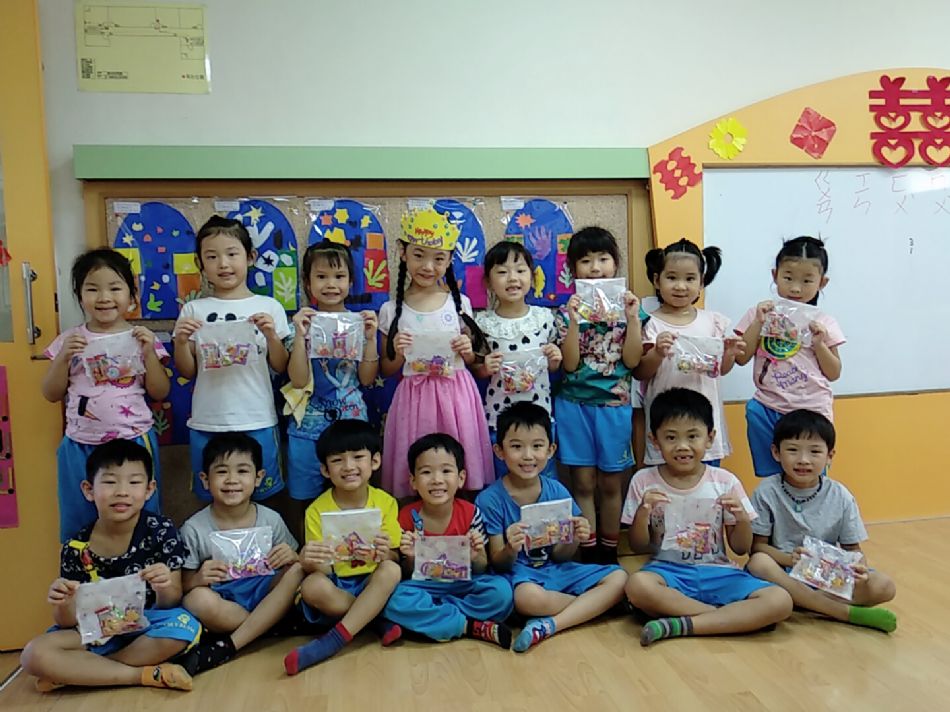 文件 : <FONT COLOR='red'>(108.10.02)Pony慶生-10.JPG</FONT> <BR> 尺寸 : <FONT COLOR='blue'>950 × 712</FONT> 圖元 <BR> 格式 : <FONT COLOR='green'>jpg</FONT> <BR> 大小 : <FONT COLOR='green'> -- </FONT> KB