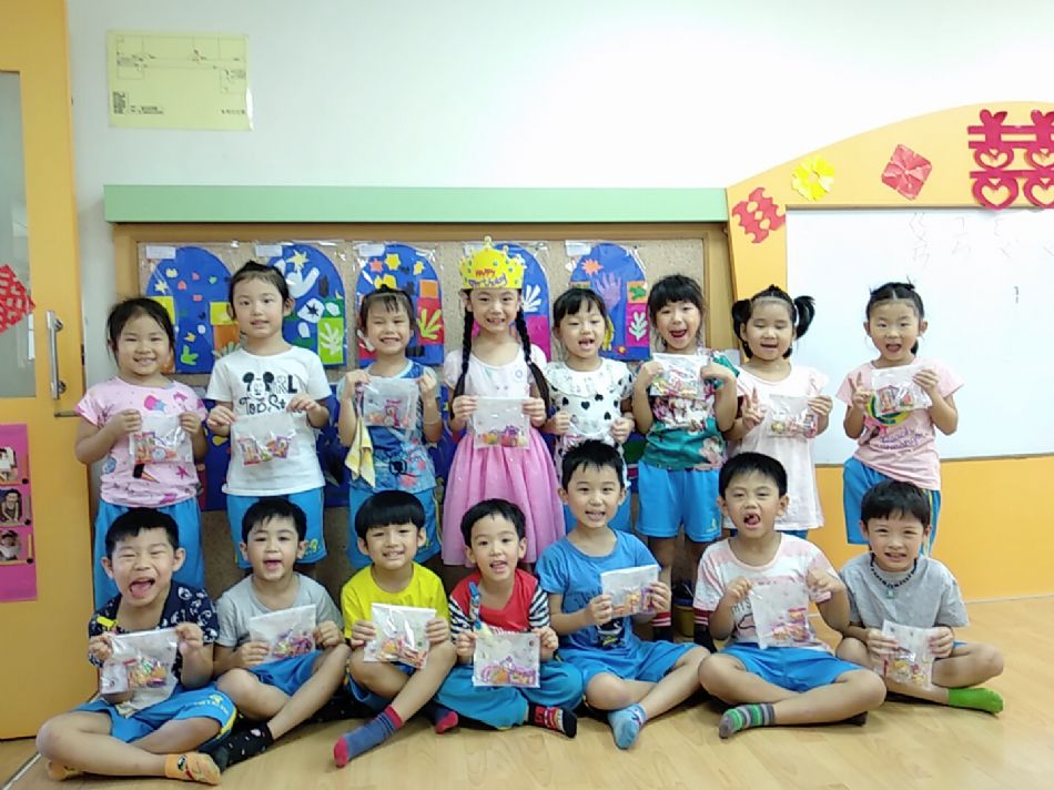 文件 : <FONT COLOR='red'>(108.10.02)Pony慶生.JPG</FONT> <BR> 尺寸 : <FONT COLOR='blue'>950 × 712</FONT> 圖元 <BR> 格式 : <FONT COLOR='green'>jpg</FONT> <BR> 大小 : <FONT COLOR='green'> -- </FONT> KB