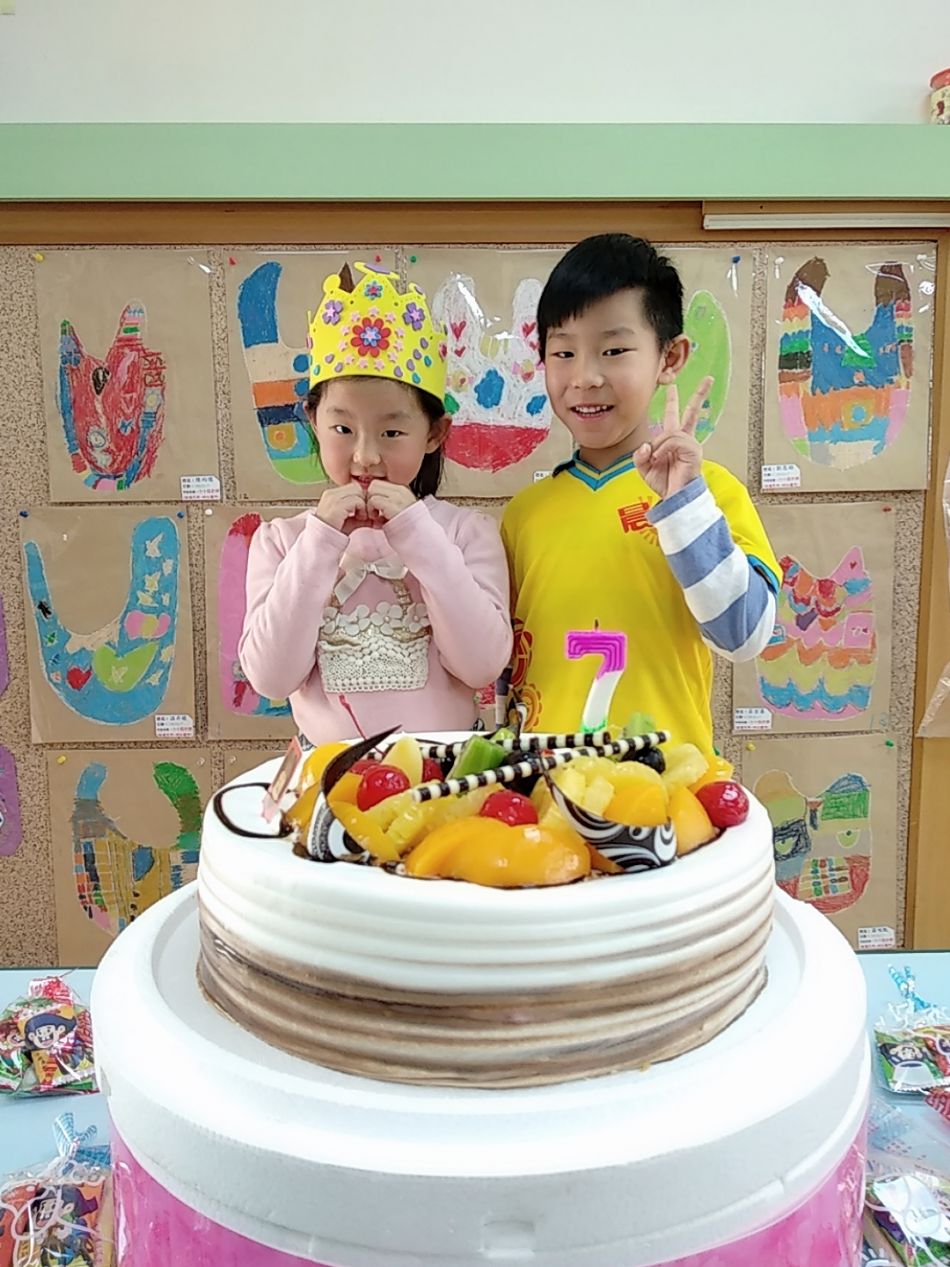 文件 : <FONT COLOR='red'>(109.04.15)Dora慶生-2.JPG</FONT> <BR> 尺寸 : <FONT COLOR='blue'>950 × 1267</FONT> 圖元 <BR> 格式 : <FONT COLOR='green'>jpg</FONT> <BR> 大小 : <FONT COLOR='green'> -- </FONT> KB