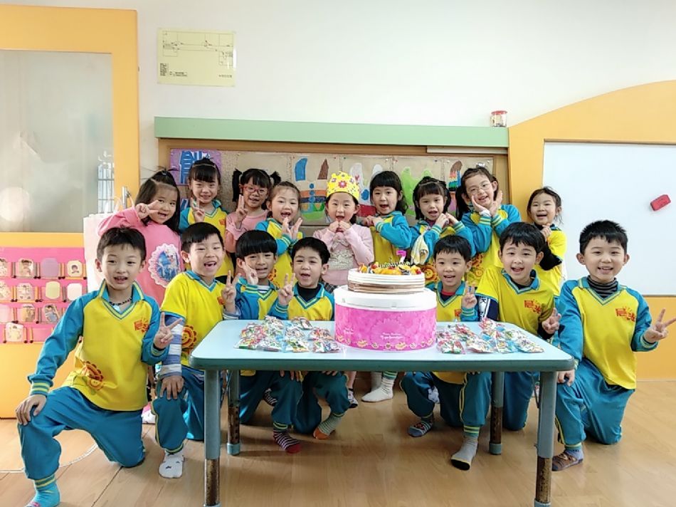 文件 : <FONT COLOR='red'>(109.04.15)Dora慶生-4.JPG</FONT> <BR> 尺寸 : <FONT COLOR='blue'>950 × 712</FONT> 圖元 <BR> 格式 : <FONT COLOR='green'>jpg</FONT> <BR> 大小 : <FONT COLOR='green'> -- </FONT> KB