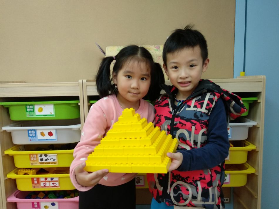 文件 : <FONT COLOR='red'>(109.02.26)樂高積木【金字塔】-3.JPG</FONT> <BR> 尺寸 : <FONT COLOR='blue'>950 × 712</FONT> 圖元 <BR> 格式 : <FONT COLOR='green'>jpg</FONT> <BR> 大小 : <FONT COLOR='green'> -- </FONT> KB