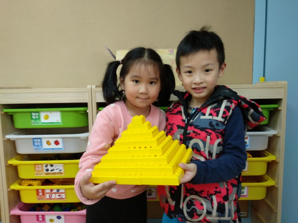 文件 : <FONT COLOR='red'>(109.02.26)樂高積木【金字塔】.JPG</FONT> <BR> 尺寸 : <FONT COLOR='blue'>950 × 712</FONT> 圖元 <BR> 格式 : <FONT COLOR='green'>jpg</FONT> <BR> 大小 : <FONT COLOR='green'> -- </FONT> KB