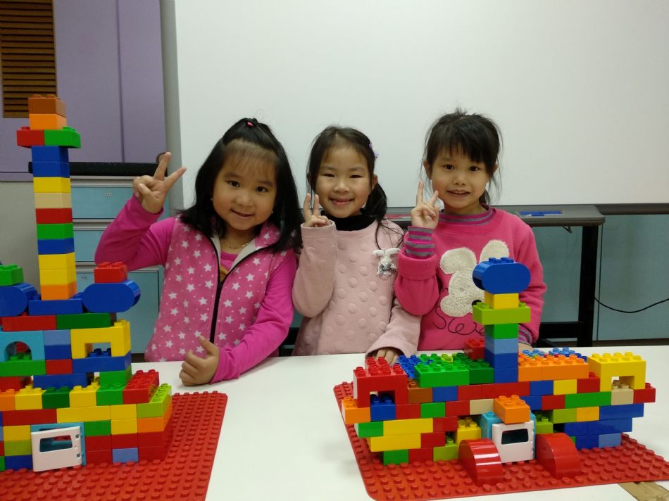 文件 : <FONT COLOR='red'>(109.03.06)樂高【大教堂】-1.JPG</FONT> <BR> 尺寸 : <FONT COLOR='blue'>950 × 712</FONT> 圖元 <BR> 格式 : <FONT COLOR='green'>jpg</FONT> <BR> 大小 : <FONT COLOR='green'> -- </FONT> KB