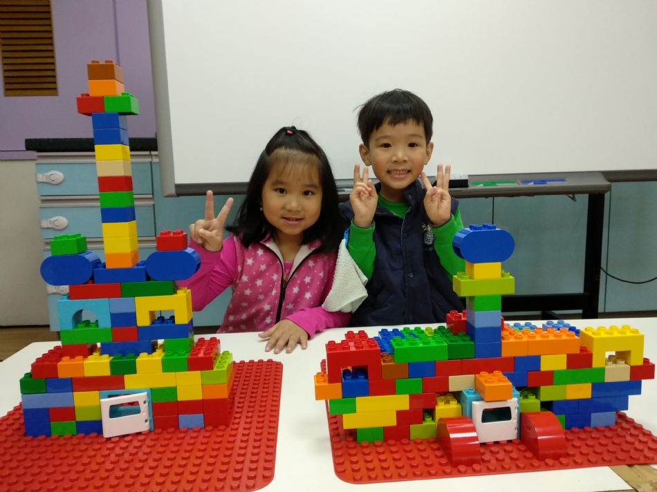 文件 : <FONT COLOR='red'>(109.03.06)樂高【大教堂】-3.JPG</FONT> <BR> 尺寸 : <FONT COLOR='blue'>950 × 712</FONT> 圖元 <BR> 格式 : <FONT COLOR='green'>jpg</FONT> <BR> 大小 : <FONT COLOR='green'> -- </FONT> KB