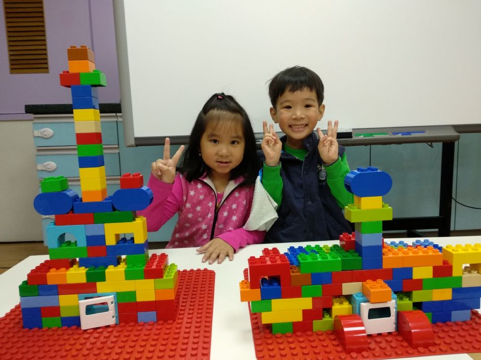 文件 : <FONT COLOR='red'>(109.03.06)樂高【大教堂】-5.JPG</FONT> <BR> 尺寸 : <FONT COLOR='blue'>950 × 712</FONT> 圖元 <BR> 格式 : <FONT COLOR='green'>jpg</FONT> <BR> 大小 : <FONT COLOR='green'> -- </FONT> KB