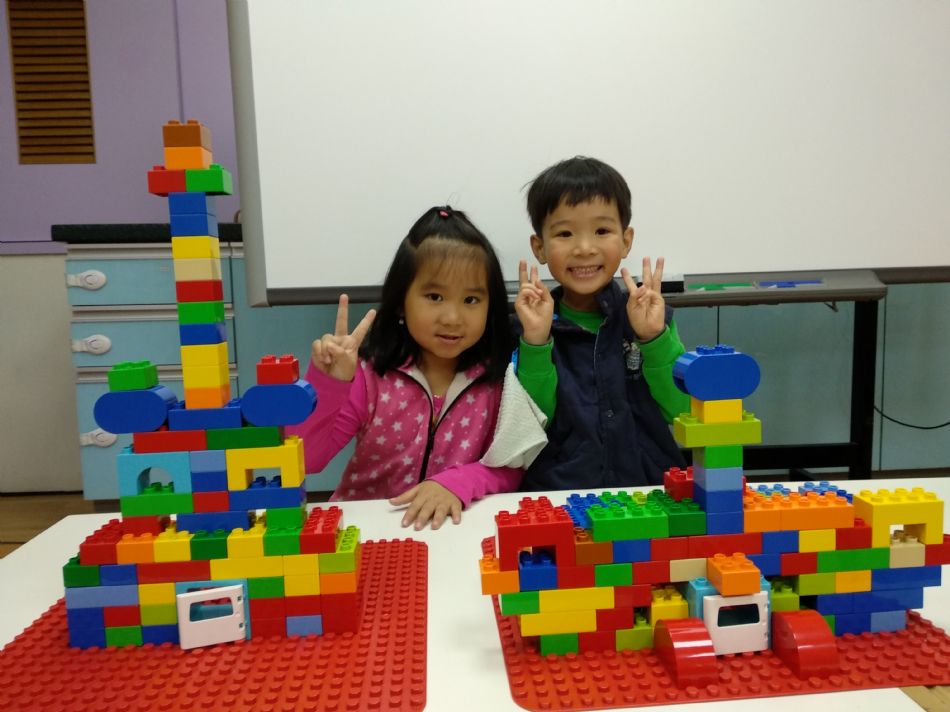 文件 : <FONT COLOR='red'>(109.03.06)樂高【大教堂】-6.JPG</FONT> <BR> 尺寸 : <FONT COLOR='blue'>950 × 712</FONT> 圖元 <BR> 格式 : <FONT COLOR='green'>jpg</FONT> <BR> 大小 : <FONT COLOR='green'> -- </FONT> KB